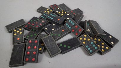 Jeu de dominos en bois noirci à décor d'un...