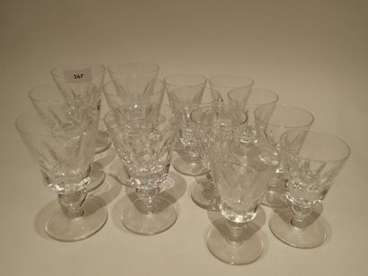 BACCARAT France. Partie de service en cristal...