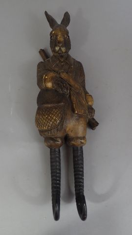 Elément décoratif en bois polychrome figurant...
