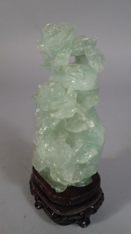 Deux vases couverts en fluorite verte, l’un...