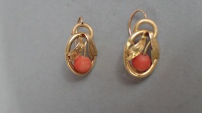 Paire de boucles d'oreilles en or jaune poinçonné...