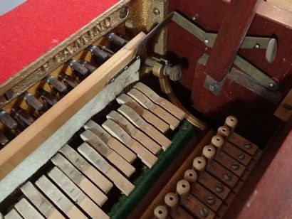 Leverantor CUAIDELE. Piano droit en placage...