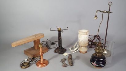 Ensemble de 5 lampes comprenant: 
- une lampe...