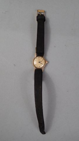 ESKA, montre bracelet de dame. En or jaune...