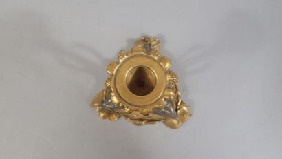 Bougeoir en bronze doré et argenté, le fût...