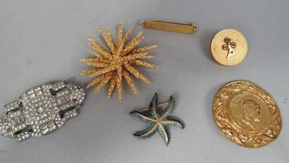 Ensemble de bijoux fantaisies réunissant...