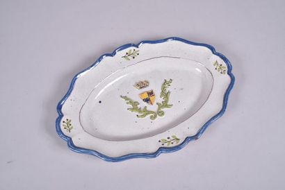 CENTRE DE LA FRANCE (Nevers ?). Plat ovale,...