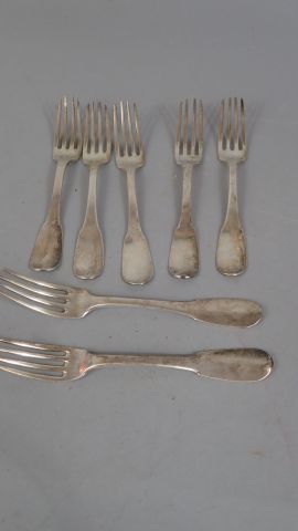 Ensemble de sept couverts en argent modèle...