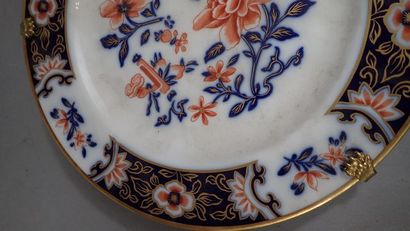 BERNARDAUD LIMOGES. Assiette en porcelaine...