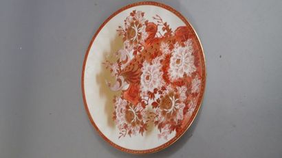 BERNARDAUD LIMOGES. Assiette en porcelaine...