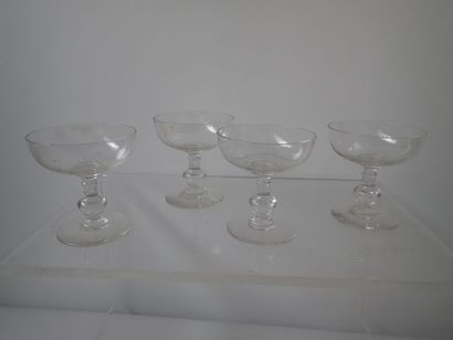Partie de service en cristal taillé comprenant...