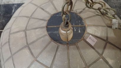 Suspension à une lumière en laiton et plaques...