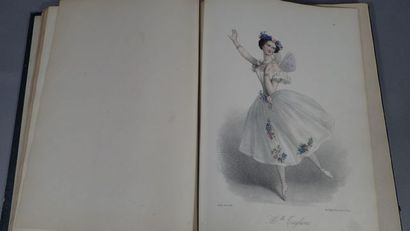 Album de costumes, in-4 (33x26 cm), titré...