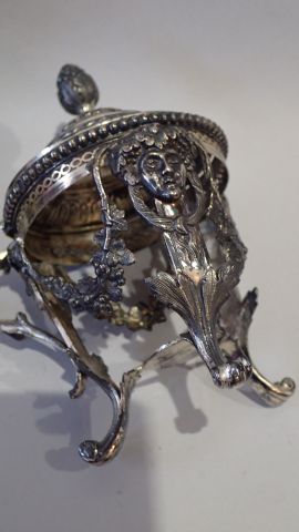 Monture de moutardier en argent à décor de...
