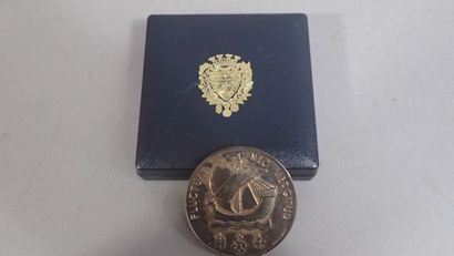 Ensemble de médailles de table : médaille...