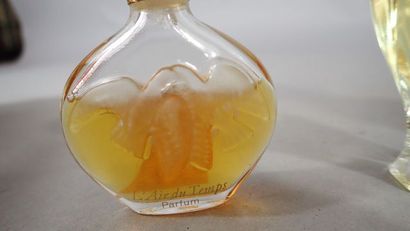 Ensemble de quatre parfums :
- NINA RICCI,...