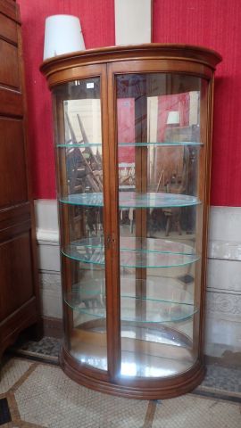 Vitrine demi lune à fond de glace en bois...