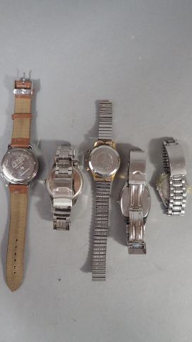Ensemble de 5 montres pour homme :
- SEIKO...