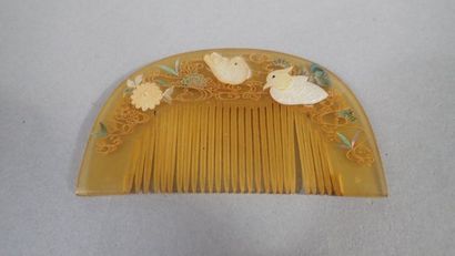 Nécessaire de coiffure composé d’un peigne...