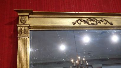 Important miroir de cheminée en bois doré...