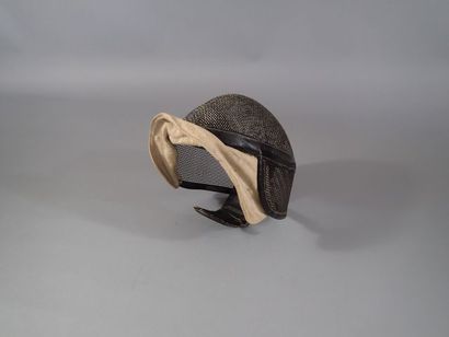 Casque d'escrime en métal grillagé, armature...