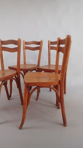 MAHIEU. Ensemble de quatre chaises de bistrot...