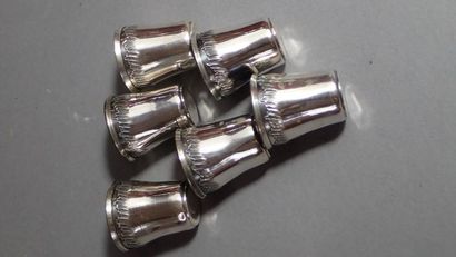 Ensemble de six gobelets à liqueur en argent...