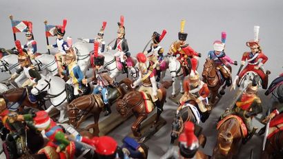 STARLUX. Important ensemble de 62 soldats...