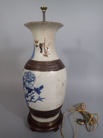Vase monté en lampe en porcelaine de Chine...