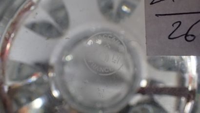 BACCARAT. Grand vase en cristal, cachet au...