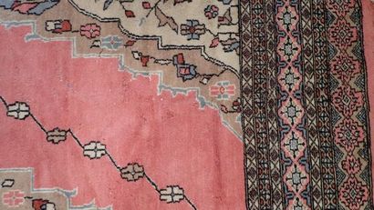 PAKISTAN, grand tapis d'Orient en laine dans...