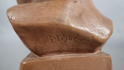 ARSEL (XXe siècle). Buste en terre cuite...