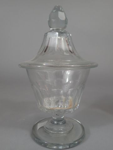 Verre sur pied en verre. Travail du XVIIIe...