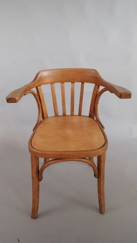 BAUMANN, attribué à. Fauteuil de bureau en...