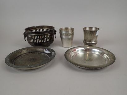 Lot de métal argenté comprenant deux timbales,...