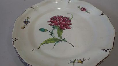 Ensemble de faïence de l'Est polychrome comprenant...