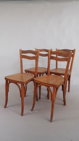 MAHIEU. Ensemble de quatre chaises de bistrot...