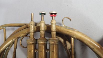 COUESNON. Cor en laiton à trois piston (...