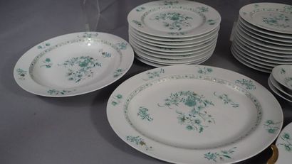 Bernardaud à Limoges. Service de table en...