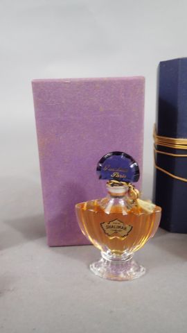 Ensemble de trois parfums :
GUERLAIN Parfum...
