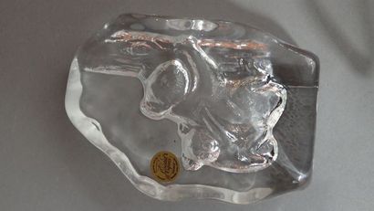 CRISTAL D'ARQUES. Presse papier en cristal...