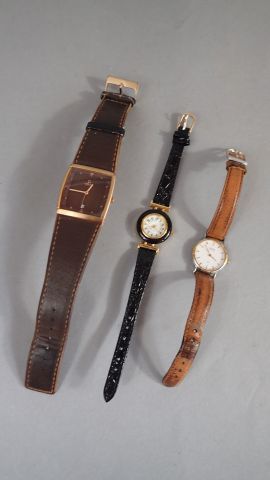 Ensemble de 3 montres : 
- OBAKU DENMARK...