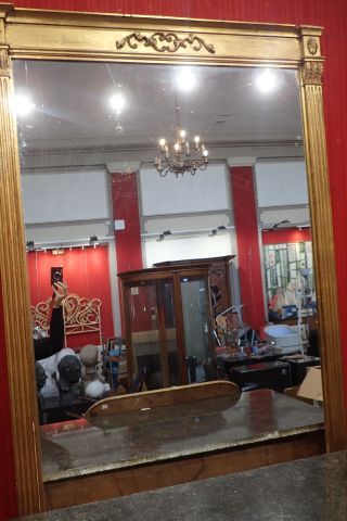 Important miroir de cheminée en bois doré...