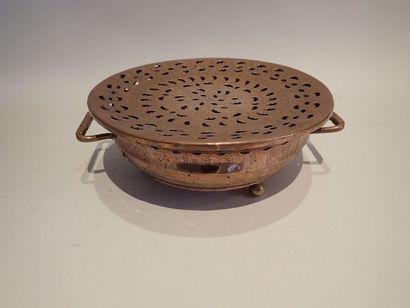 Réchaud en cuivre, à décor ajouré et gravé...