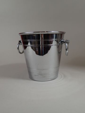 Seau à champagne en métal chromé à décor...
