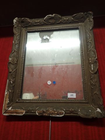 Miroir en bois stuqué et doré à décor de...