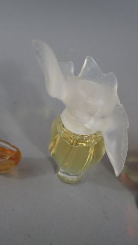 Ensemble de quatre parfums :
- NINA RICCI,...