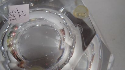 BACCARAT. Cendrier en cristal octogonal,...