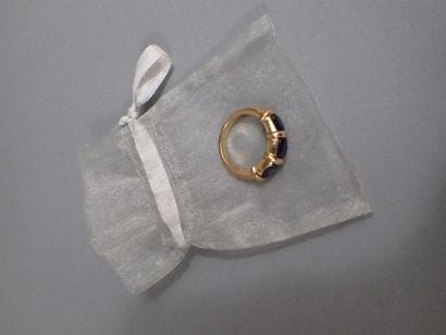Bague rivière en métal doré sertie de trois...