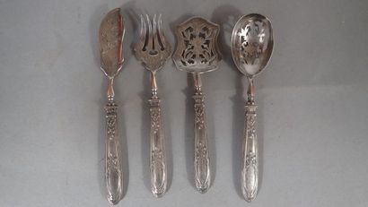 Service à mignardises, manches en argent...